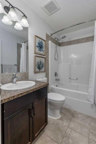 128 Sunset Park, Cochrane, AB - Indoor Photo Showing Bathroom