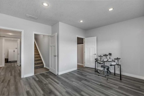 128 Sunset Park, Cochrane, AB - Indoor Photo Showing Other Room