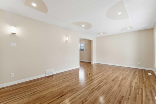 10603 Maplecreek Drive Se, Calgary, AB - Indoor Photo Showing Other Room