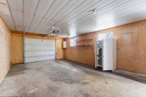 10603 Maplecreek Drive Se, Calgary, AB - Indoor Photo Showing Garage