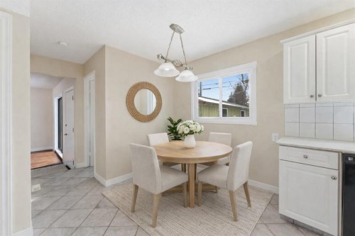 10603 Maplecreek Drive Se, Calgary, AB - Indoor Photo Showing Dining Room