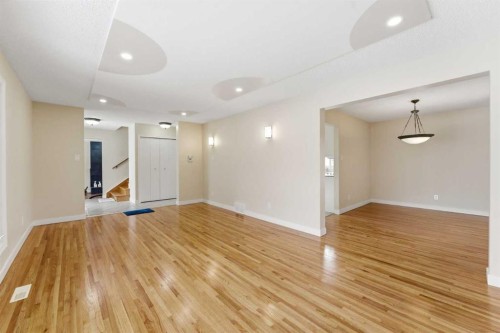 10603 Maplecreek Drive Se, Calgary, AB - Indoor Photo Showing Other Room