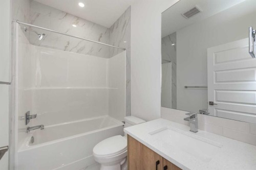 126 Sandpiper Bend, Chestermere, AB - Indoor Photo Showing Bathroom