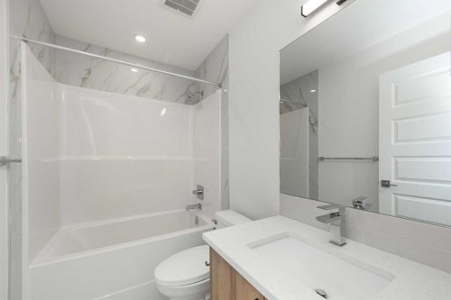 126 Sandpiper Bend, Chestermere, AB - Indoor Photo Showing Bathroom