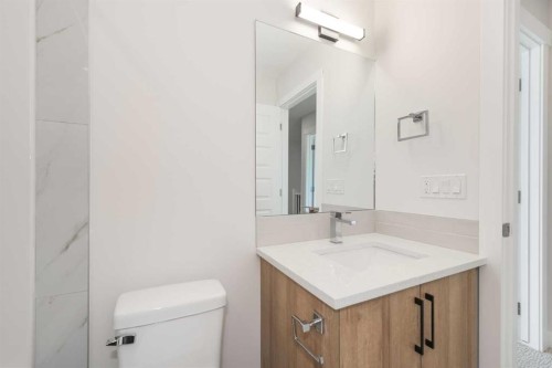 126 Sandpiper Bend, Chestermere, AB - Indoor Photo Showing Bathroom