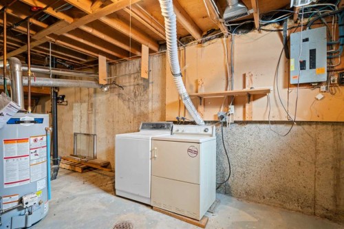 151 Deerview Court Se, Calgary, AB - Indoor