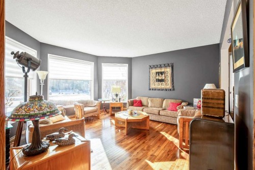135 Canter Place Sw, Calgary, AB - Indoor Photo Showing Living Room