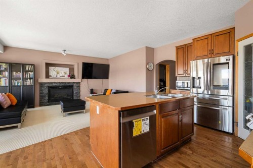 146 Panamount Villas Nw, Calgary, AB - Indoor Photo Showing Kitchen With Double Sink