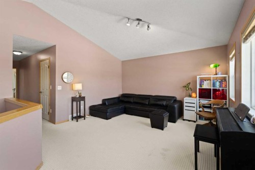 146 Panamount Villas Nw, Calgary, AB - Indoor Photo Showing Other Room
