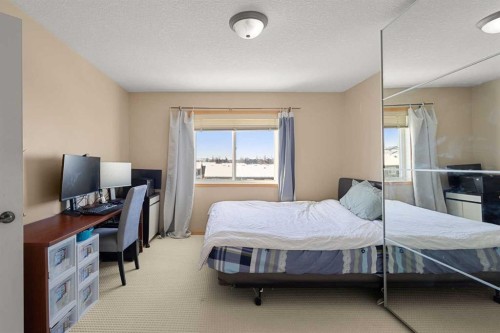 146 Panamount Villas Nw, Calgary, AB - Indoor Photo Showing Bedroom