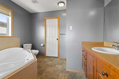 146 Panamount Villas Nw, Calgary, AB - Indoor Photo Showing Bathroom