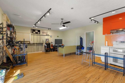 146 Panamount Villas Nw, Calgary, AB - Indoor Photo Showing Garage