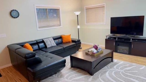 146 Panamount Villas Nw, Calgary, AB - Indoor Photo Showing Living Room