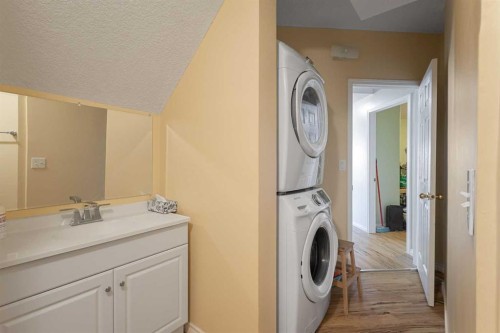146 Panamount Villas Nw, Calgary, AB - Indoor Photo Showing Laundry Room