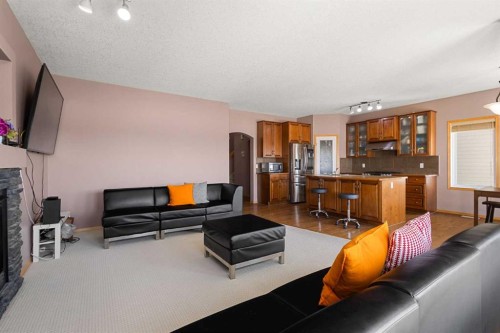 146 Panamount Villas Nw, Calgary, AB - Indoor Photo Showing Living Room