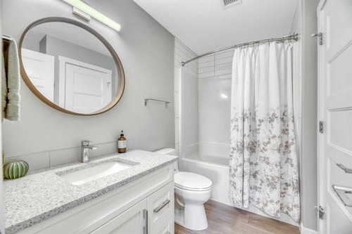 415-55 Wolf Hollow Crescent Se, Calgary, AB - Indoor Photo Showing Bathroom
