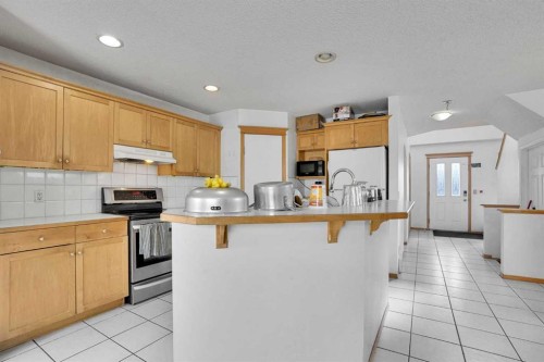 162 Taradale Drive Ne, Calgary, AB - Indoor Photo Showing Kitchen
