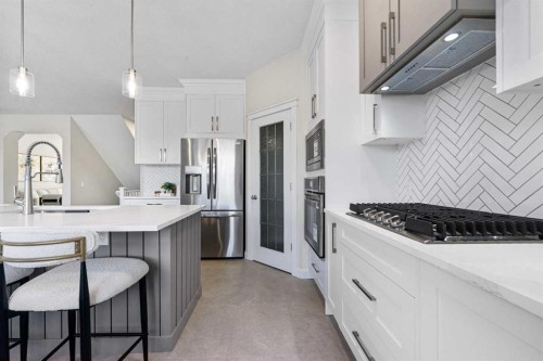 125 Seagreen Passage, Chestermere, AB - Indoor Photo Showing Kitchen With Stainless Steel Kitchen With Upgraded Kitchen