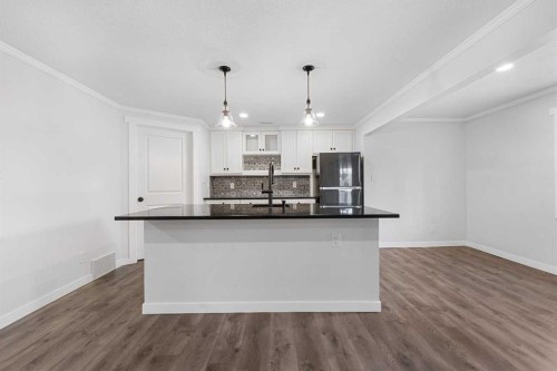 125 Seagreen Passage, Chestermere, AB - Indoor Photo Showing Kitchen