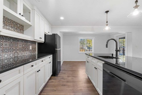 125 Seagreen Passage, Chestermere, AB - Indoor Photo Showing Kitchen With Double Sink With Upgraded Kitchen