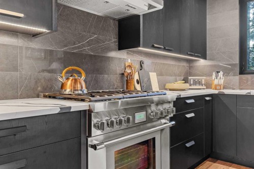 117 Silvertip Ridge, Canmore, AB - Indoor Photo Showing Kitchen