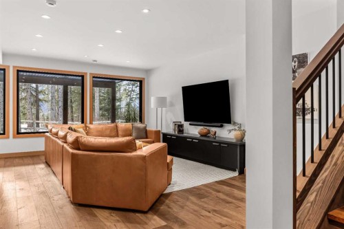 117 Silvertip Ridge, Canmore, AB - Indoor Photo Showing Living Room
