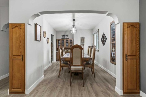 955 15 Avenue Ne, Calgary, AB - Indoor Photo Showing Dining Room