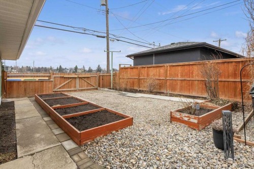 955 15 Avenue Ne, Calgary, AB - Outdoor