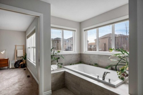 192 Nolanhurst Heights Nw, Calgary, AB - Indoor Photo Showing Bathroom