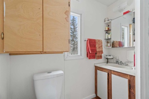 2 Westmount Drive, Cayley, AB - Indoor Photo Showing Bathroom