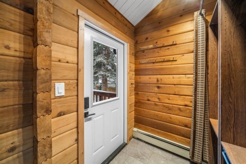 327 Silvertip Close, Canmore, AB - Indoor Photo Showing Other Room