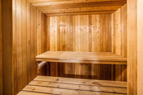 327 Silvertip Close, Canmore, AB - Indoor Photo Showing Other Room