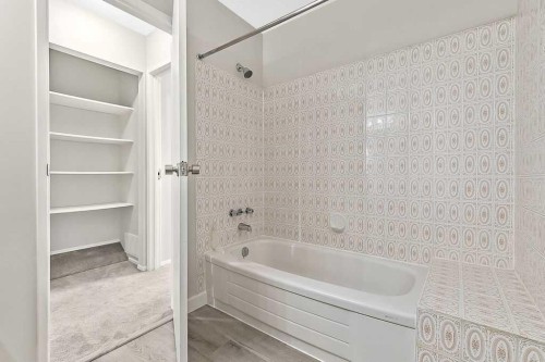 129 Berwick Drive Nw, Calgary, AB - Indoor Photo Showing Other Room