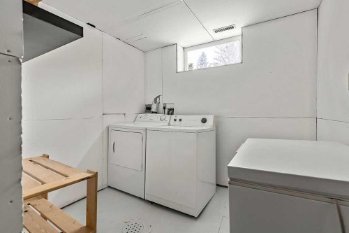 129 Berwick Drive Nw, Calgary, AB - Indoor Photo Showing Laundry Room