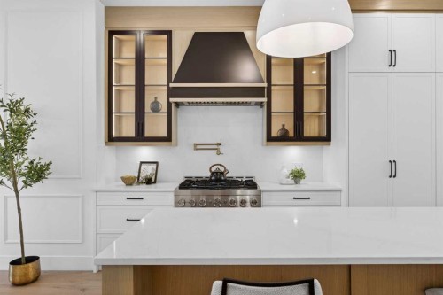 1011 18 Avenue Nw, Calgary, AB - Indoor Photo Showing Kitchen