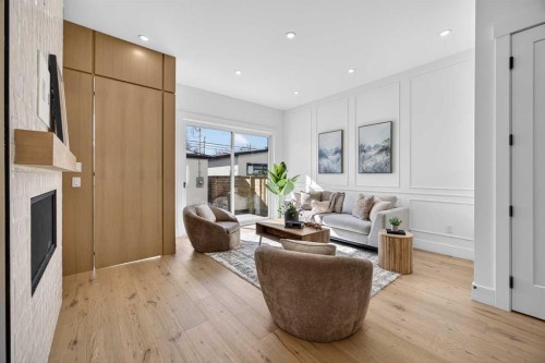 1011 18 Avenue Nw, Calgary, AB - Indoor Photo Showing Living Room