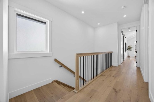 1011 18 Avenue Nw, Calgary, AB - Indoor Photo Showing Other Room