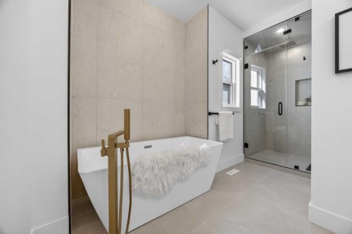 1011 18 Avenue Nw, Calgary, AB - Indoor Photo Showing Bathroom