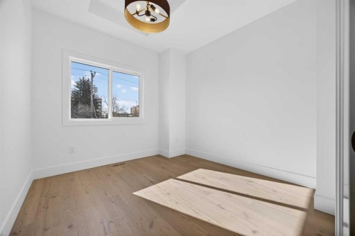 1011 18 Avenue Nw, Calgary, AB - Indoor Photo Showing Other Room