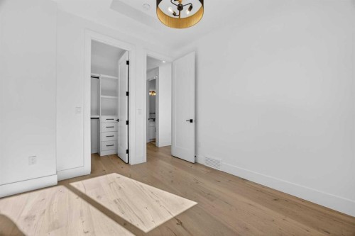 1011 18 Avenue Nw, Calgary, AB - Indoor