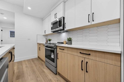 1011 18 Avenue Nw, Calgary, AB - Indoor Photo Showing Kitchen