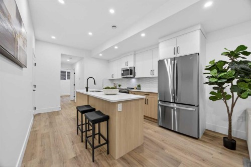 1011 18 Avenue Nw, Calgary, AB - Indoor Photo Showing Kitchen With Upgraded Kitchen