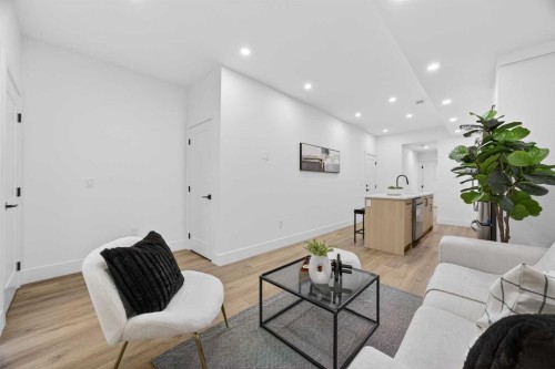 1011 18 Avenue Nw, Calgary, AB - Indoor Photo Showing Living Room