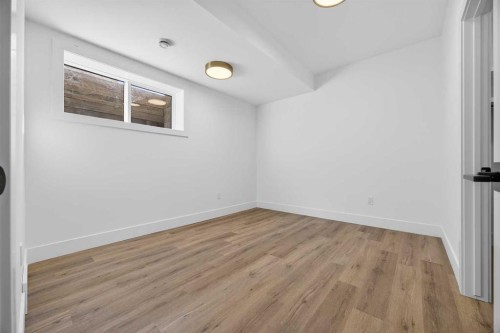 1011 18 Avenue Nw, Calgary, AB - Indoor Photo Showing Other Room