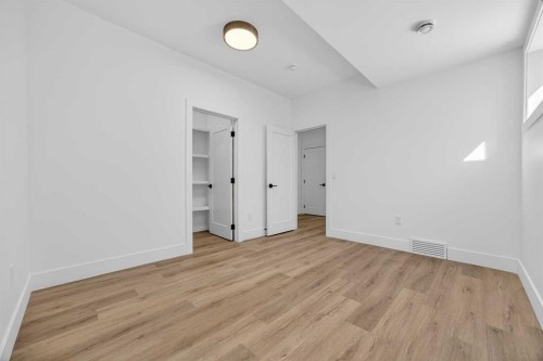 1011 18 Avenue Nw, Calgary, AB - Indoor Photo Showing Other Room