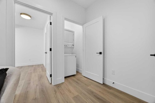 1011 18 Avenue Nw, Calgary, AB - Indoor Photo Showing Other Room