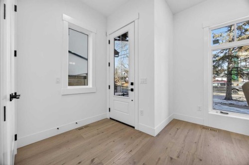 1011 18 Avenue Nw, Calgary, AB - Indoor Photo Showing Other Room