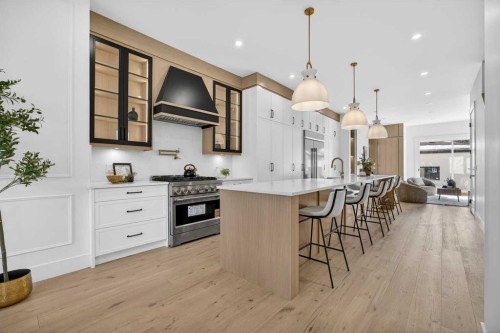 1011 18 Avenue Nw, Calgary, AB - Indoor Photo Showing Kitchen With Upgraded Kitchen
