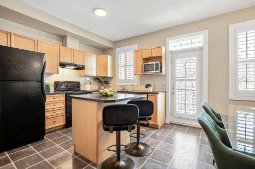 15-27 Springborough Boulevard Sw, Calgary, AB - Indoor Photo Showing Kitchen