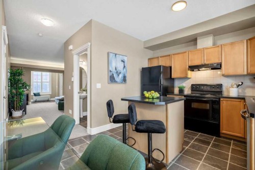 15-27 Springborough Boulevard Sw, Calgary, AB - Indoor Photo Showing Kitchen